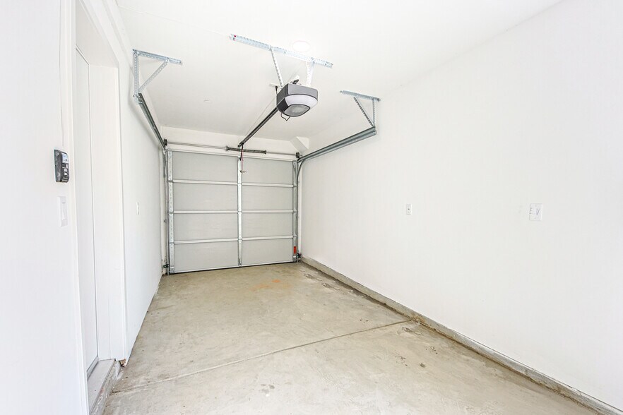 More Photos Of 1923 Carmona Ave, Los Angeles Multifamily For Sale