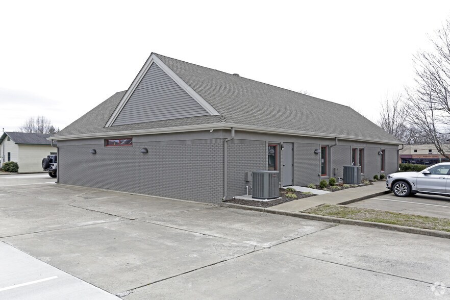 More Photos Of 221 N 3rd St, Rogers Office For Lease