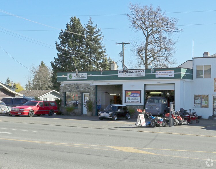 More Photos Of 7865 East Saanich Rd, Central Saanich Service For Sale