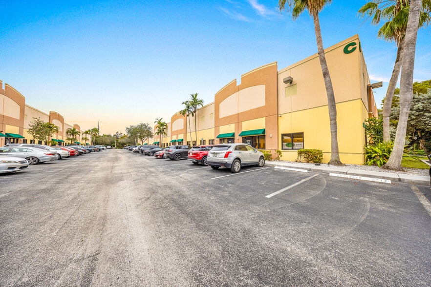 More Photos Of 3700-3718 SW 30th Ave, Fort Lauderdale Warehouse For Sale