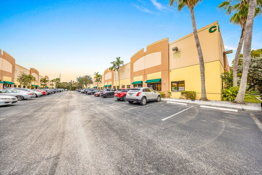 More Photos Of 3700-3718 SW 30th Ave, Fort Lauderdale Warehouse For Sale