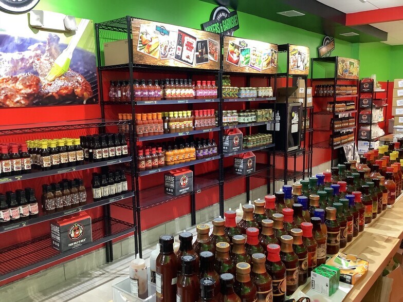 More Photos Of 19-23 N Blvd Of Presidents, Sarasota Storefront For Lease