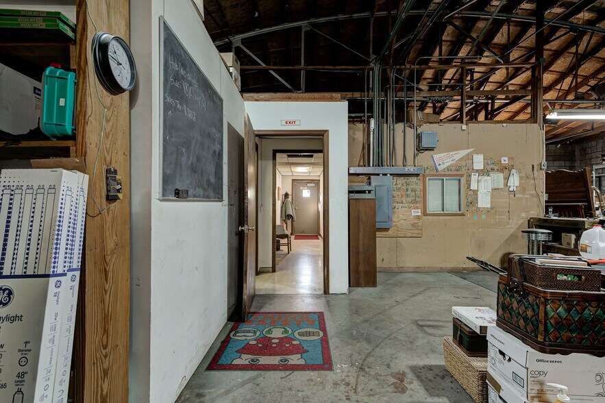 More Photos Of 515 Kings of Leon Ln, Oklahoma City Manufacturing For Sale