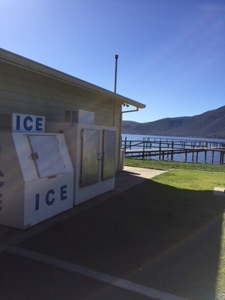 More Photos Of 10920 Lakeshore Dr, Clearlake Trailer Camper Park For Sale