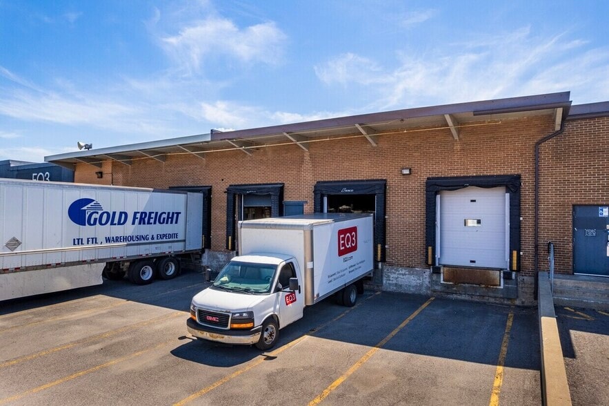 More Photos Of 5600 Rue Ferrier, Mont-Royal Warehouse For Lease