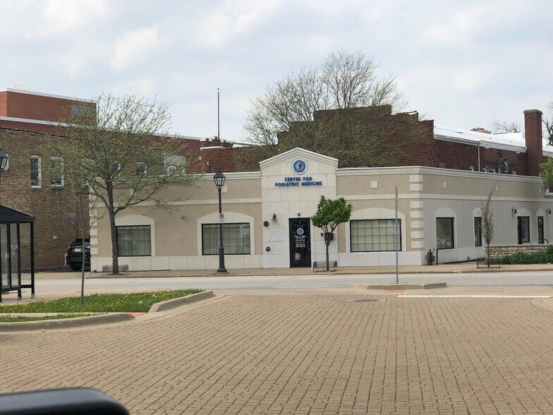 More Photos Of 6 E Saint Charles Rd, Lombard Medical For Sale
