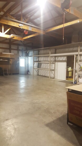 More Photos Of 4077 Highway 11 E, Bluff City Flex For Lease