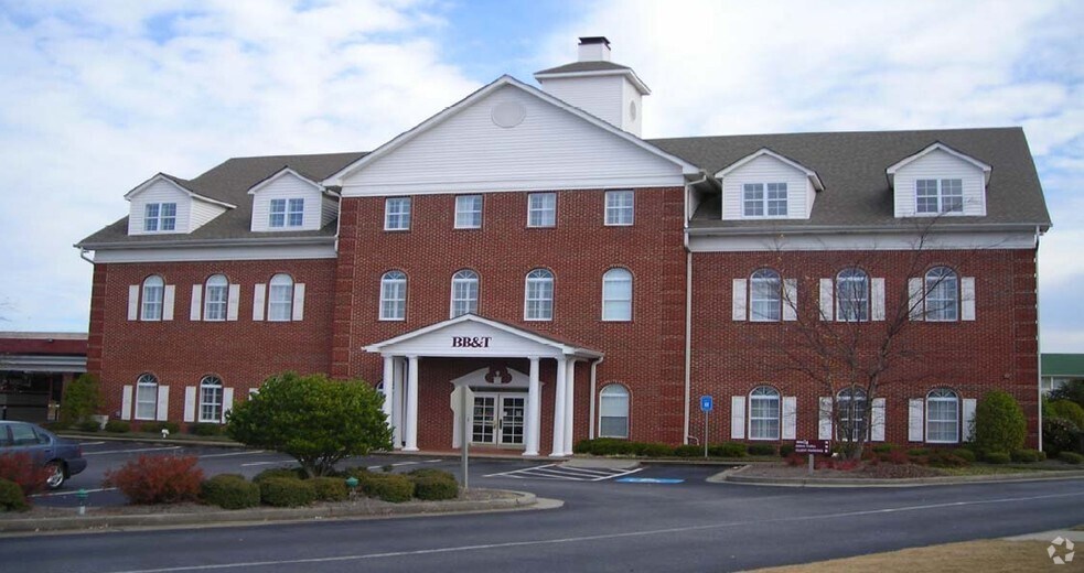 More Photos Of 100 Colony Park Dr, Cumming Bank For Lease
