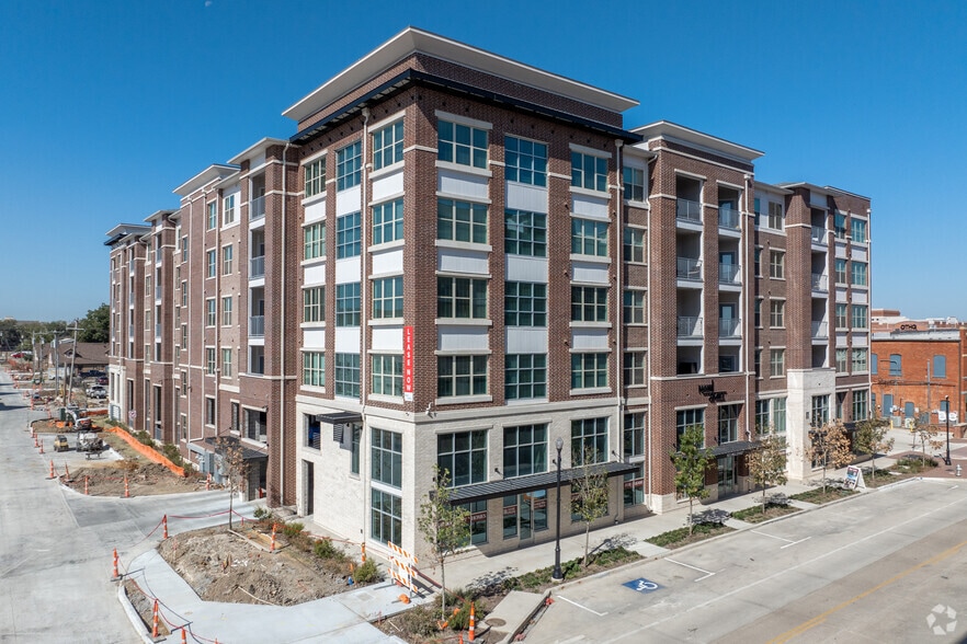 More Photos Of 100 E Main St, Lewisville Apartments For Lease