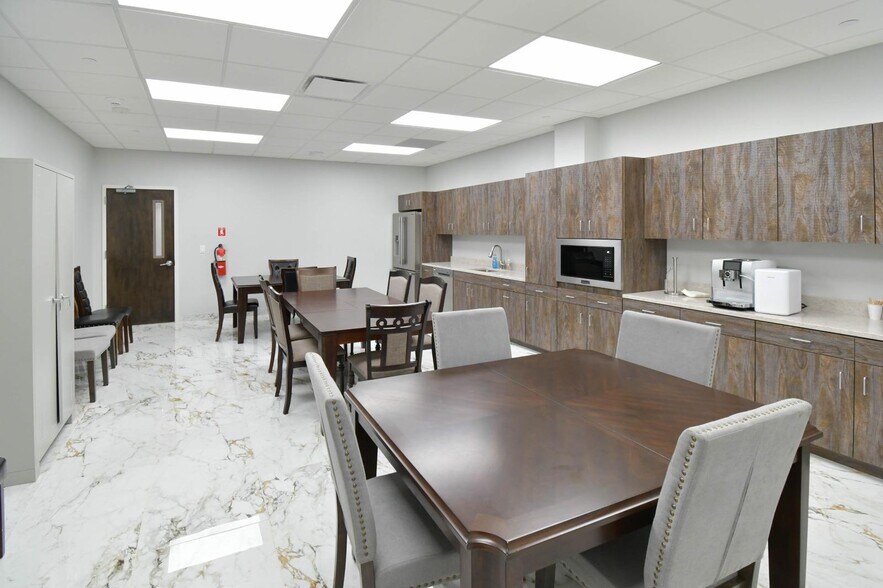 More Photos Of 45 Everett Dr, Princeton Junction Light Distribution For Lease