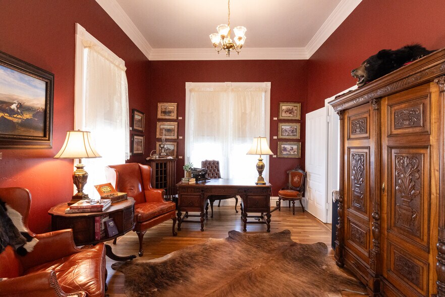 More Photos Of 11 E Main St, Winters Office Residential For Lease