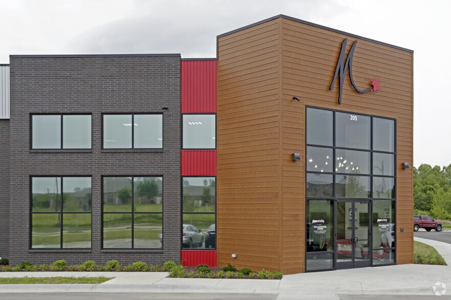 More Photos Of 205 SE 22nd St, Bentonville Office For Sale