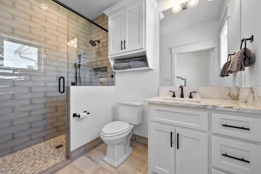 More Photos Of 121 Elm, Kerens Lodge Meeting Hall For Sale