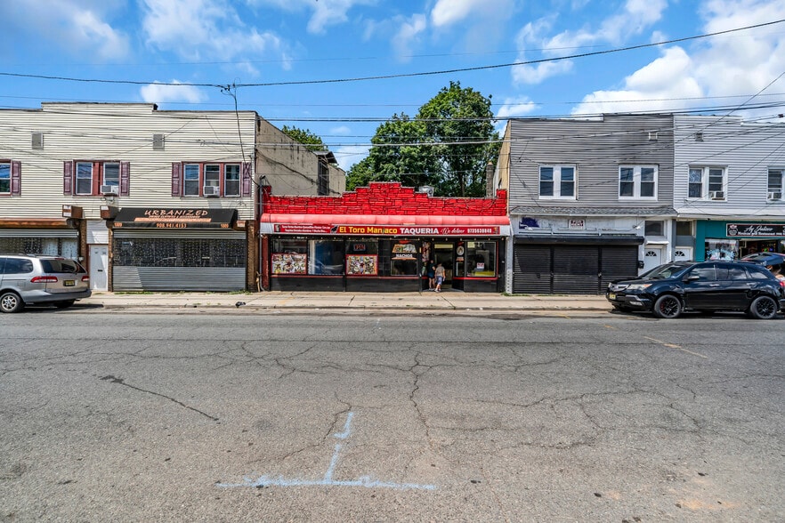 More Photos Of 1011 E 2nd St, Plainfield Storefront For Sale