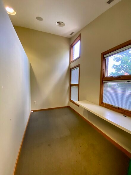 More Photos Of 808 Lincolnway, Valparaiso Healthcare For Lease