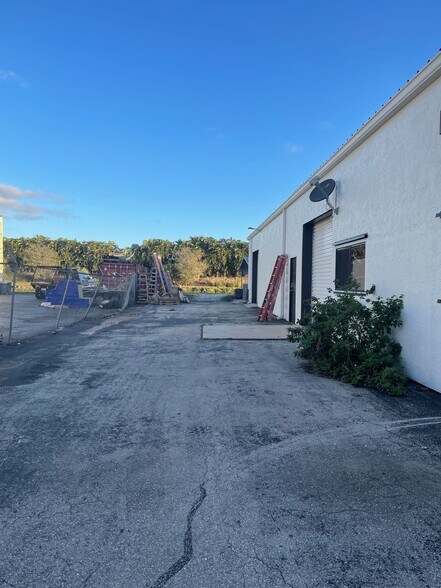 More Photos Of 3973 Arnold Ave, Naples Warehouse For Sale