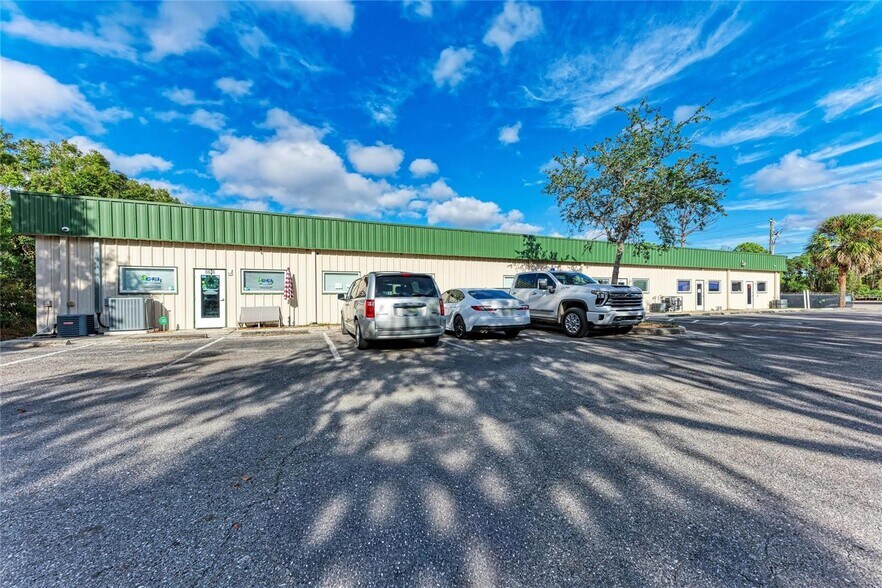 More Photos Of 6618-6628 26th Ct E, Sarasota Warehouse For Lease
