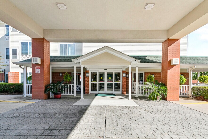 More Photos Of 130 Holiday Blvd, Covington Hotel For Sale