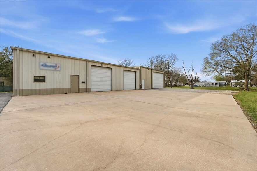 More Photos Of 14102 Pine Meadow Ln, Tomball Warehouse For Sale