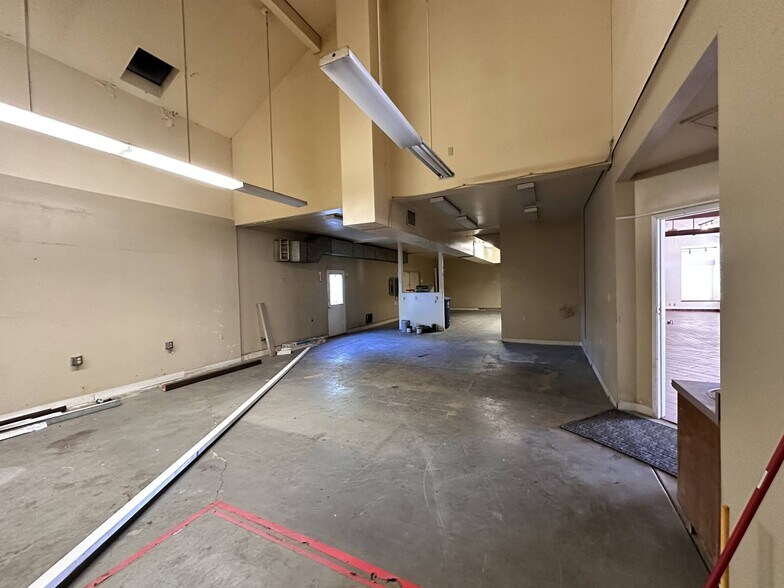More Photos Of 1205 11th St, Reedley Storefront For Sale