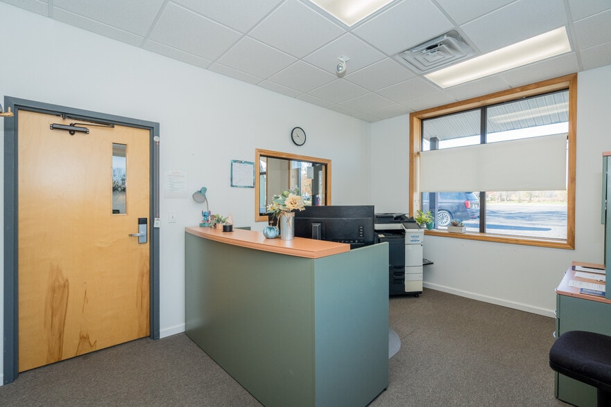 More Photos Of 1252 Saratoga Rd, Ballston Spa Light Distribution For Sale