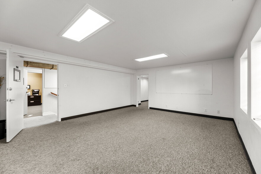 More Photos Of 2741 Franklin Blvd, Sacramento Storefront Retail Office For Sale