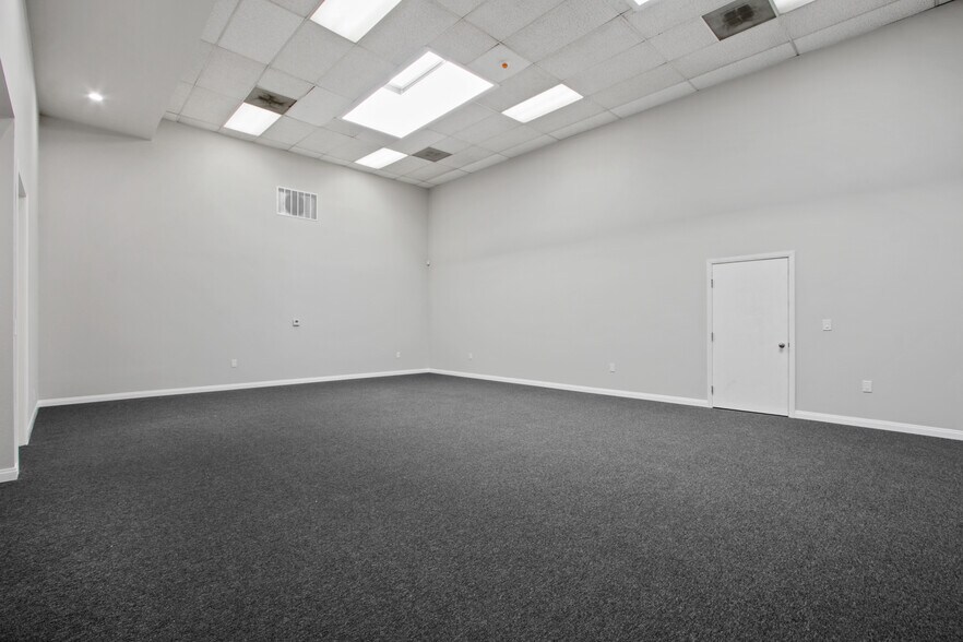 More Photos Of 1911 Carnegie Ave, Santa Ana Warehouse For Lease