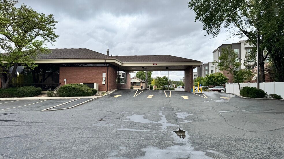 More Photos Of 159 W Center St, Midvale Bank For Lease