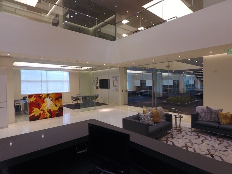 More Photos Of 3367 N Sam Houston Pky W, Houston Warehouse For Lease