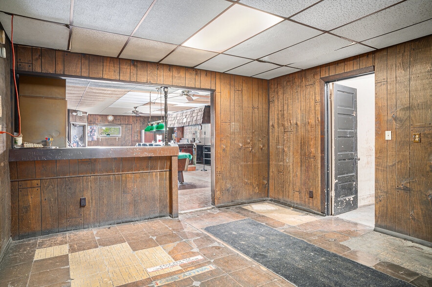 More Photos Of 604 W 151st St, East Chicago General Retail For Sale