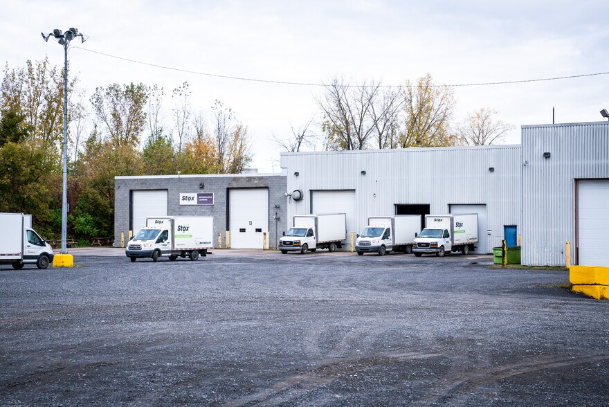 More Photos Of 2000 Boul Industriel, Chambly Warehouse For Lease