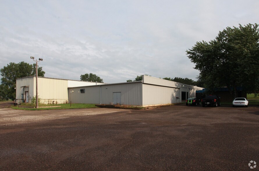 More Photos Of 1560 10th Ave, Baldwin Manufacturing For Lease