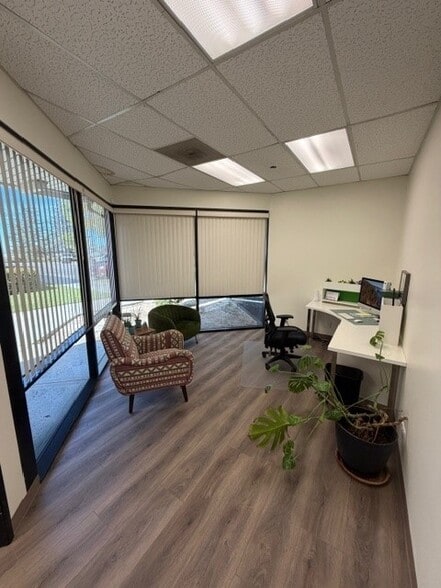 More Photos Of 1386 Poinsettia Ave, Vista Manufacturing For Lease