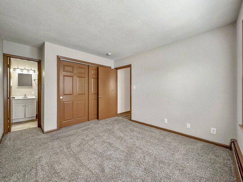 More Photos Of 2519 Clarkson Ave, Des Moines Apartments For Sale