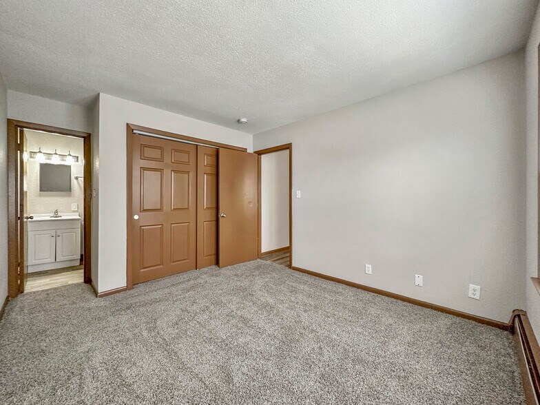 More Photos Of 2519 Clarkson Ave, Des Moines Apartments For Sale