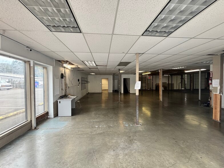 More Photos Of 2618 Cherry Ave NE, Salem Industrial For Sale