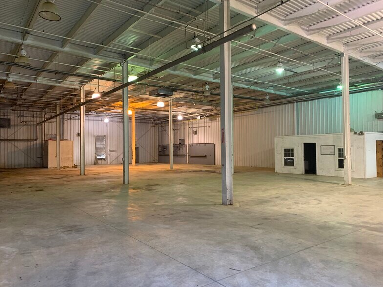 More Photos Of 1340 Valley Industrial Blvd, Valley Distribution For Lease