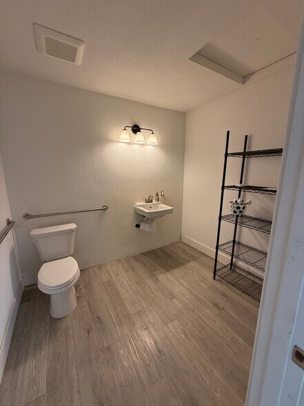 More Photos Of 7702 NE 219th St, Battle Ground Office For Lease