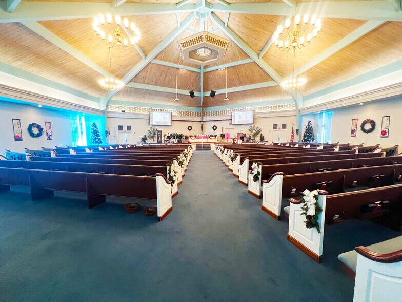 More Photos Of 1800 Cypress Gardens Blvd, Winter Haven Religious Facility For Lease