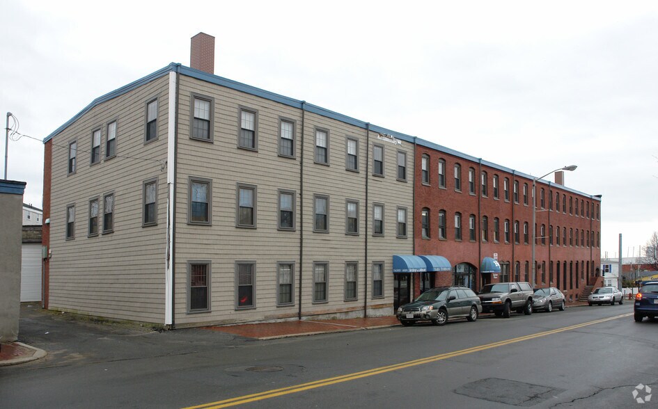 More Photos Of 15 Rantoul St, Beverly Office For Lease