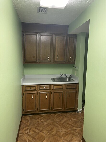 More Photos Of 3298 Summit, Pensacola Office For Lease