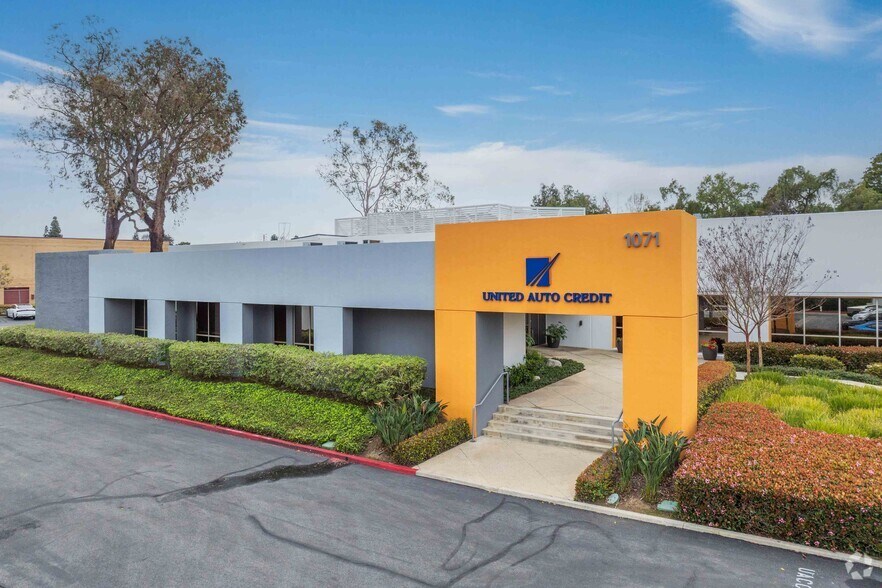 More Photos Of 1071 Camelback St, Newport Beach Light Manufacturing For Lease