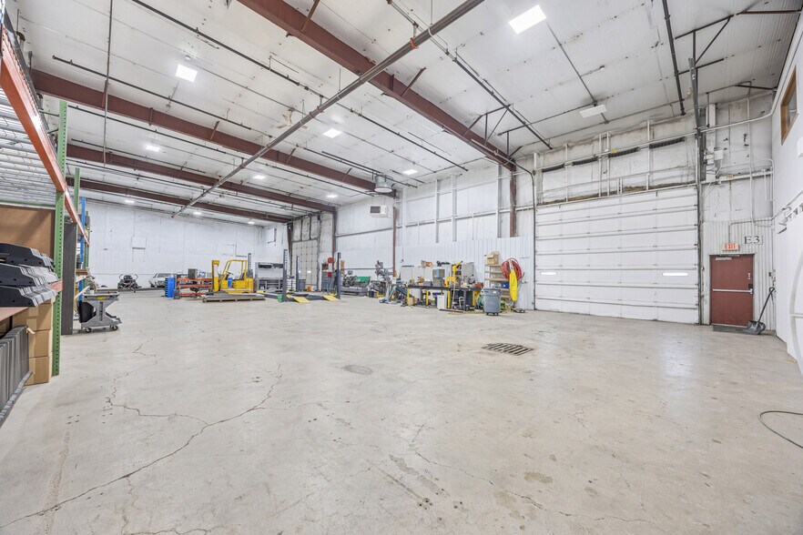 More Photos Of 3931 37th Ave SW, Fargo Manufacturing For Lease