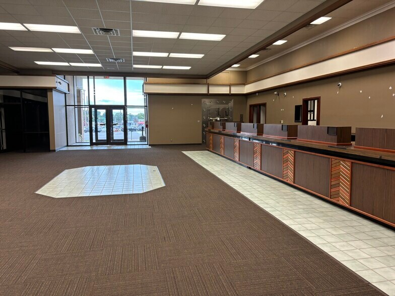 More Photos Of 327 S Ash St, Malvern Bank For Sale