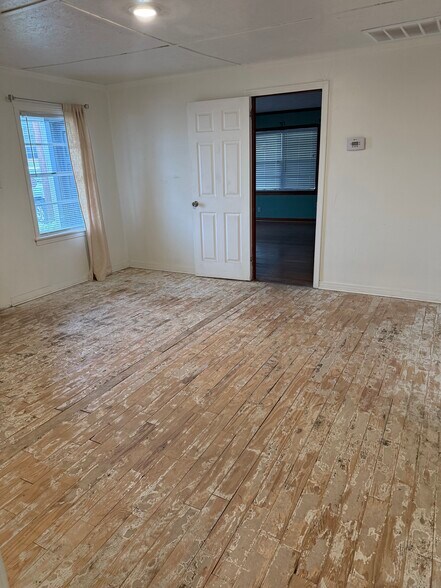 More Photos Of 7540 Highway 97, Walnut Hill Storefront Retail Office For Sale