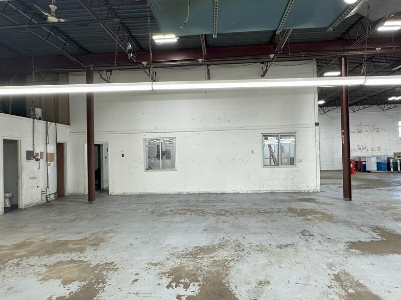 More Photos Of 195 S Fehr Way, Bay Shore Warehouse For Sale
