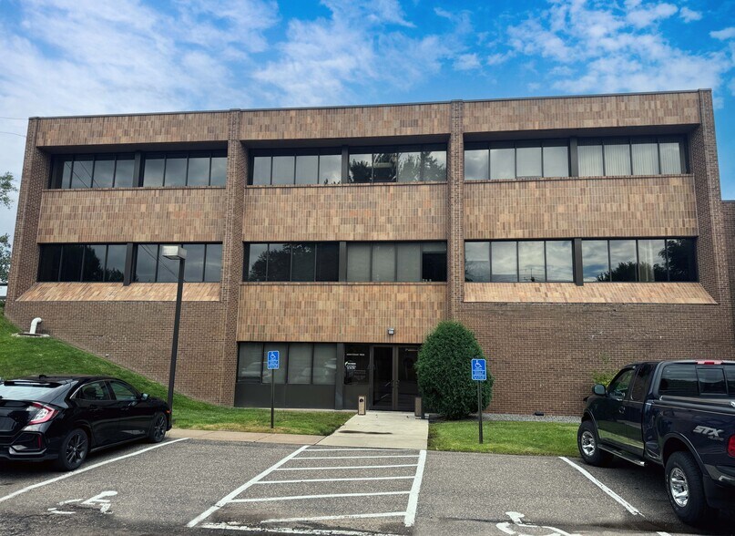 More Photos Of 750 S Plaza Dr, Saint Paul Office For Sale