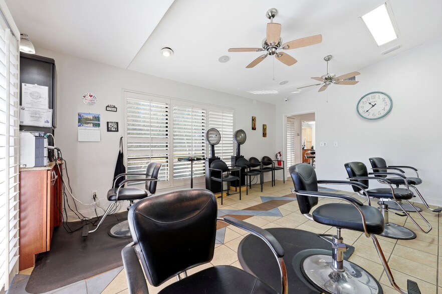 More Photos Of 3683 Crown Point Rd, Jacksonville Storefront Retail Office For Sale