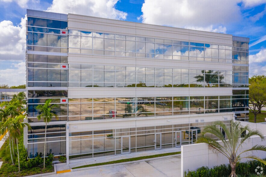 More Photos Of 1700 N University Dr, Plantation Office For Lease