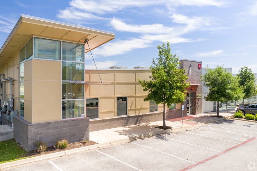 Primary Photo Of 9811 S IH-35, Austin Medical For Lease